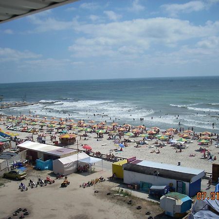 Dolce Vita Resort Hotel Zaliznyi Port Exteriör bild