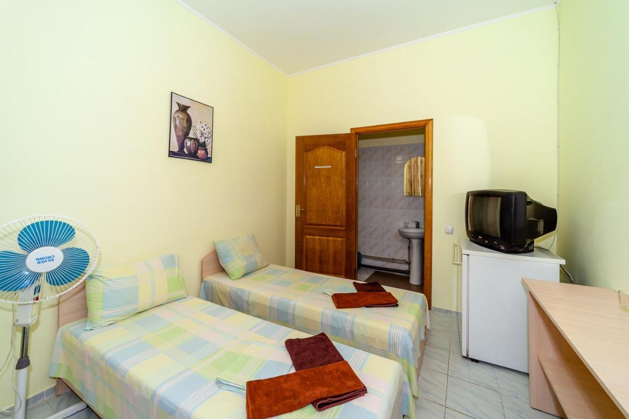 Dolce Vita Resort Hotel Zaliznyi Port Exteriör bild