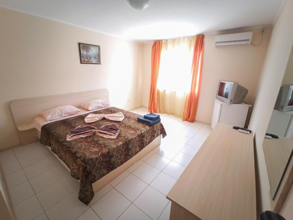Dolce Vita Resort Hotel Zaliznyi Port Rum bild