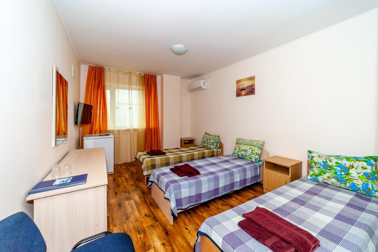 Dolce Vita Resort Hotel Zaliznyi Port Rum bild