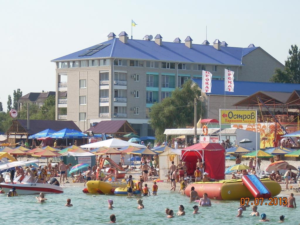 Dolce Vita Resort Hotel Zaliznyi Port Exteriör bild