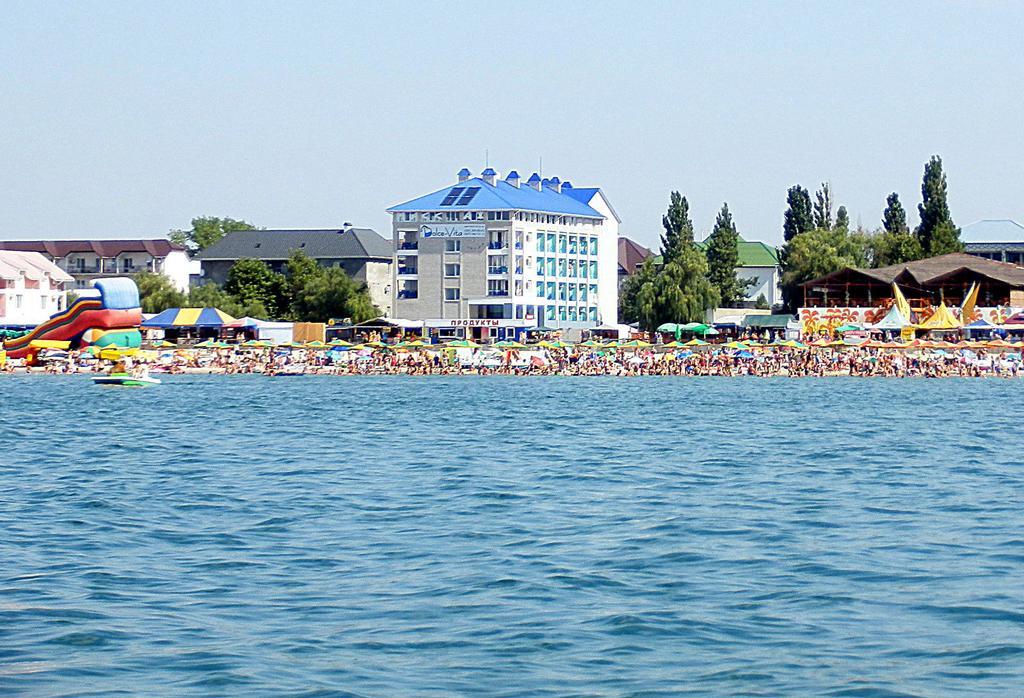 Dolce Vita Resort Hotel Zaliznyi Port Exteriör bild
