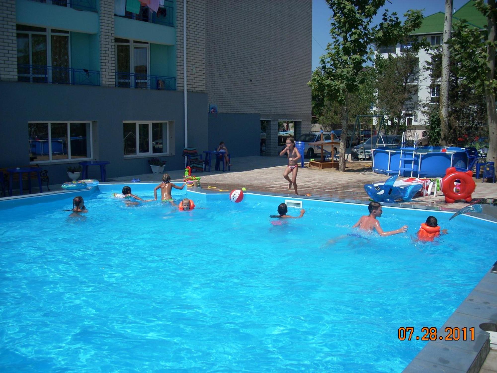Dolce Vita Resort Hotel Zaliznyi Port Exteriör bild