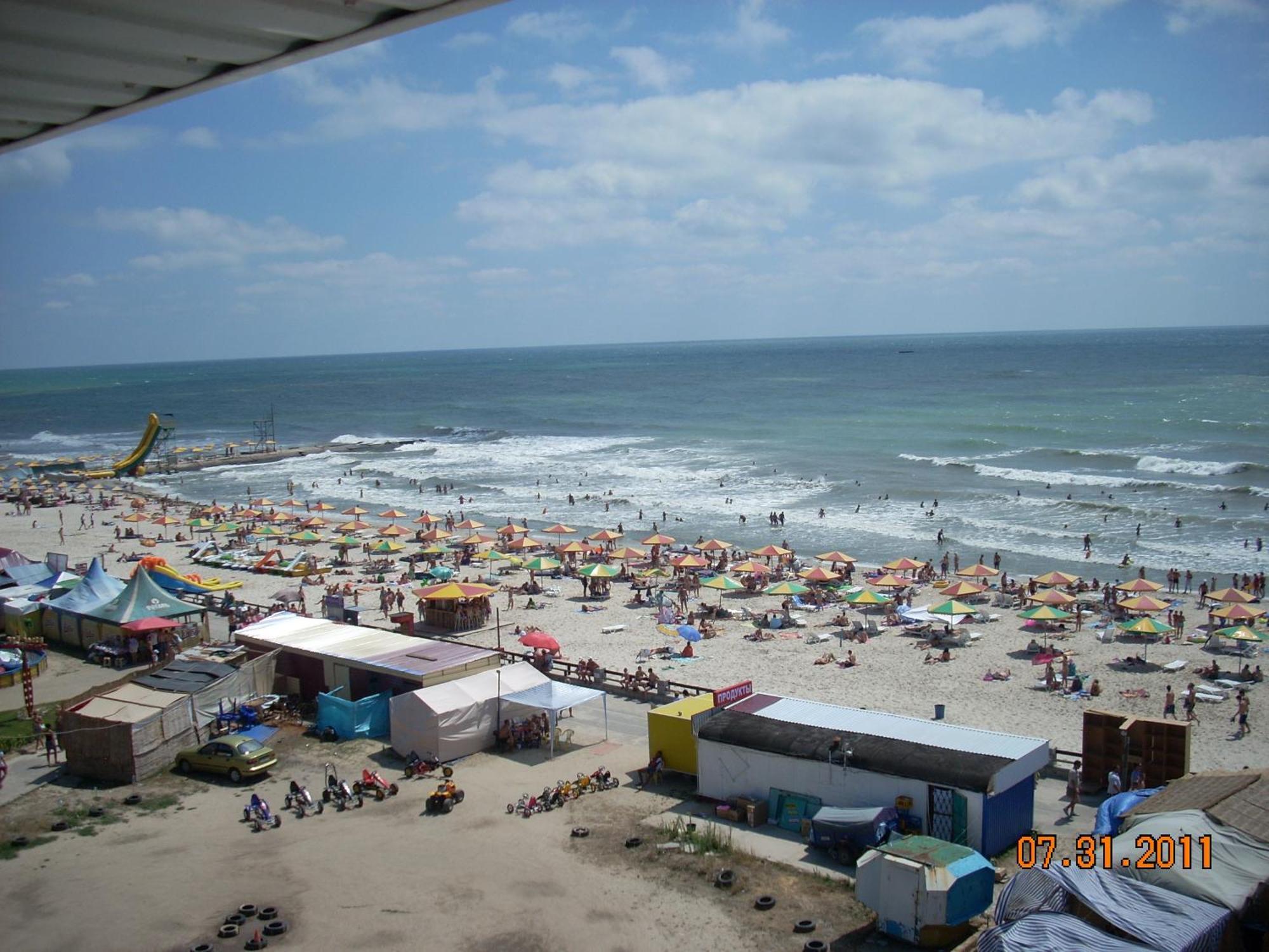 Dolce Vita Resort Hotel Zaliznyi Port Exteriör bild