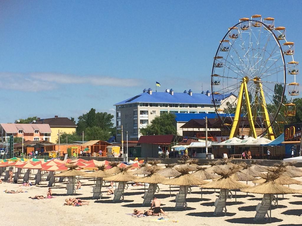 Dolce Vita Resort Hotel Zaliznyi Port Exteriör bild