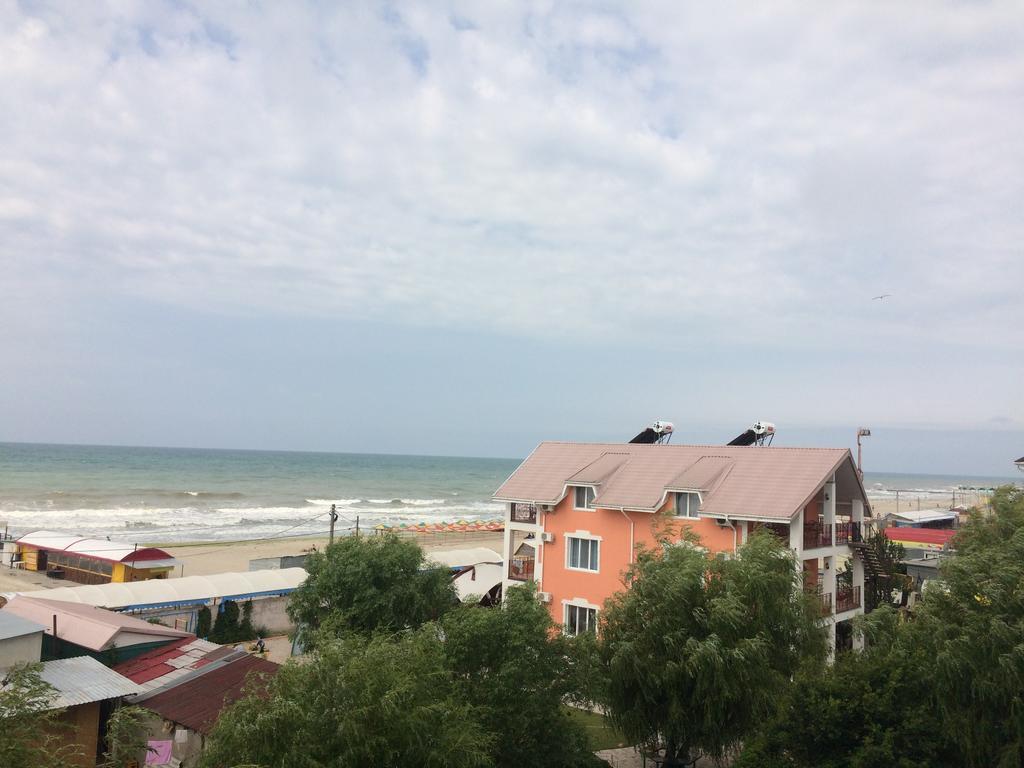 Dolce Vita Resort Hotel Zaliznyi Port Exteriör bild