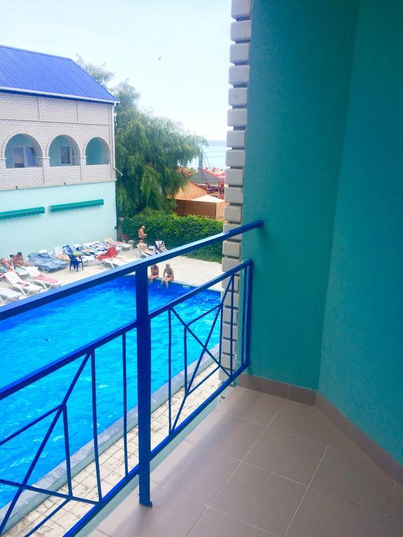 Dolce Vita Resort Hotel Zaliznyi Port Exteriör bild