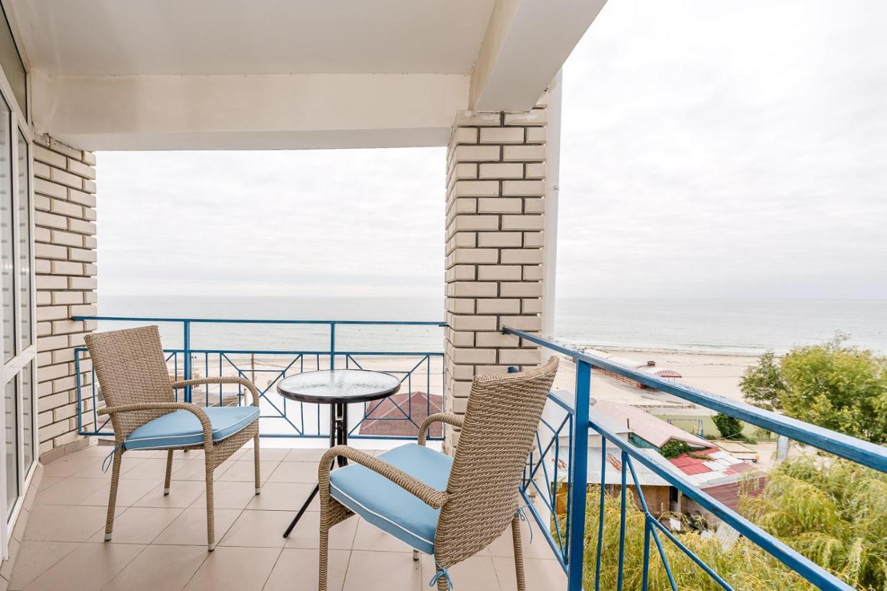 Dolce Vita Resort Hotel Zaliznyi Port Exteriör bild