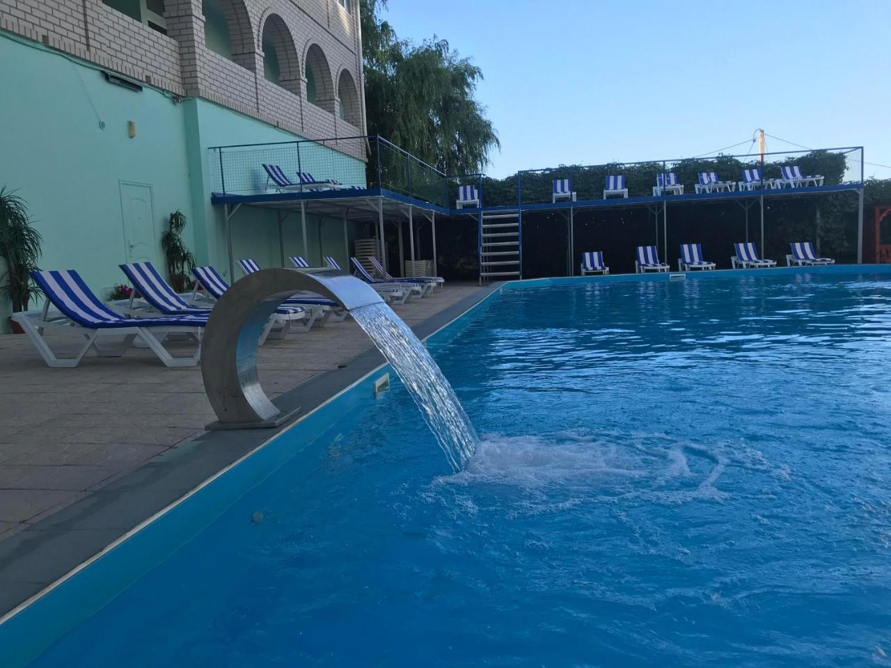 Dolce Vita Resort Hotel Zaliznyi Port Exteriör bild