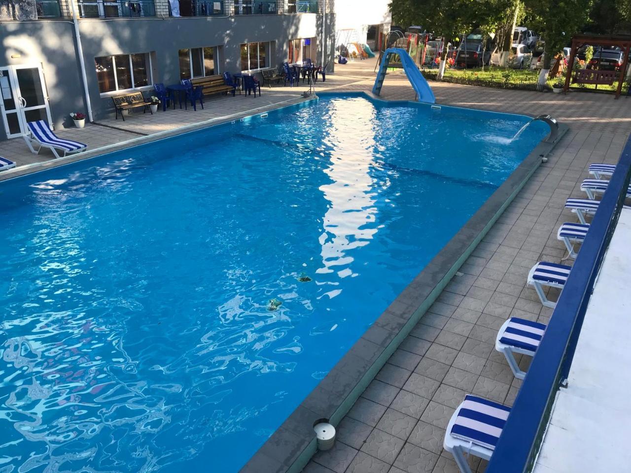 Dolce Vita Resort Hotel Zaliznyi Port Exteriör bild
